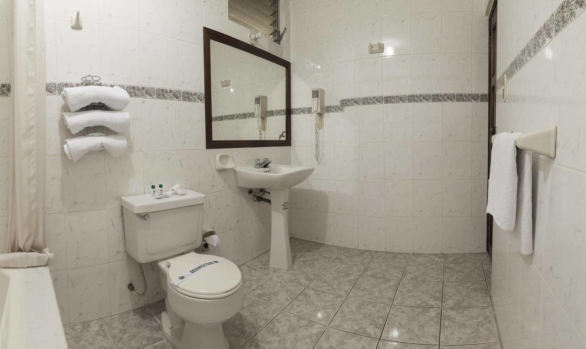 Hotel Libertador Лоха Экстерьер фото