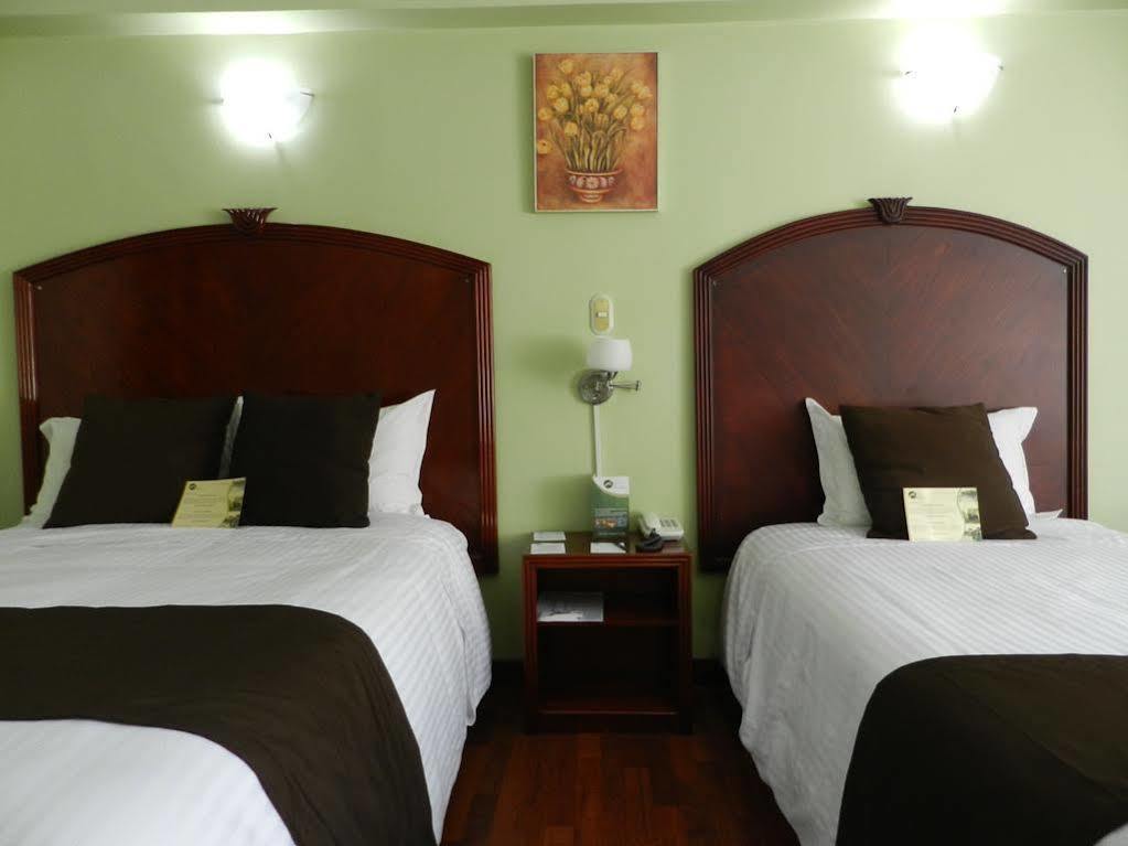 Hotel Libertador Лоха Экстерьер фото